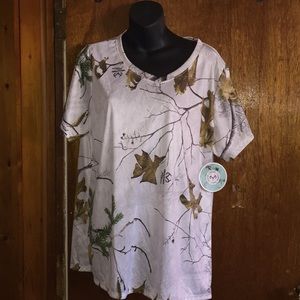Realtree Tops - Women’s top by Realtree 1X!!! Realtree Tops - Women’s top by Realtree 1X!!!